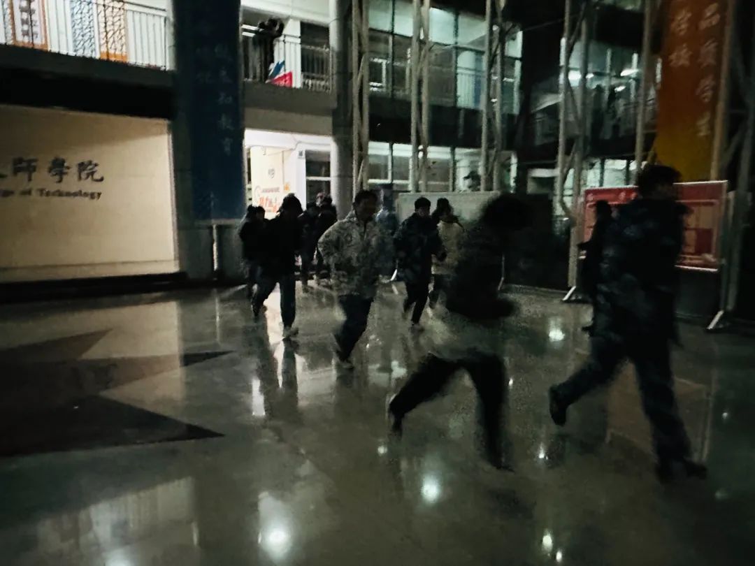 山东民族技师学院开展夜间疏散演练