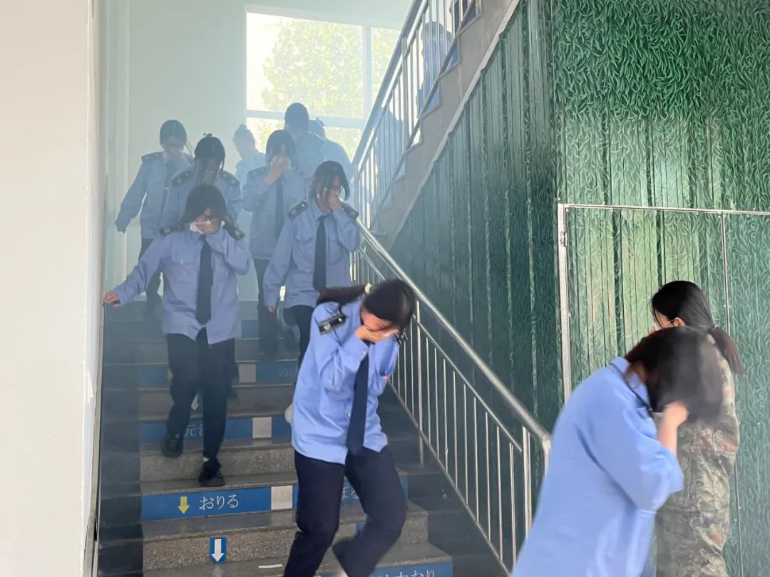 山东民族技师学院全体师生开展消防应急疏散逃生演练