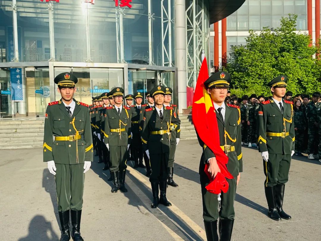 山东民族技师学院升旗仪式